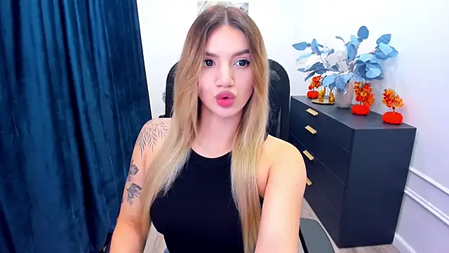 SelenaeMoore online show from October 13, 7:36 pm