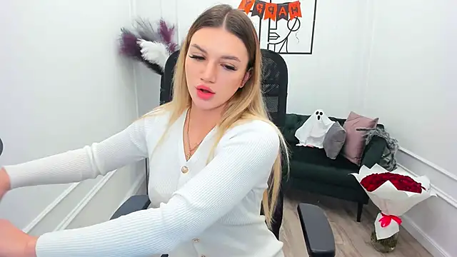 SelenaeMoore online show from October 25, 7:41 pm