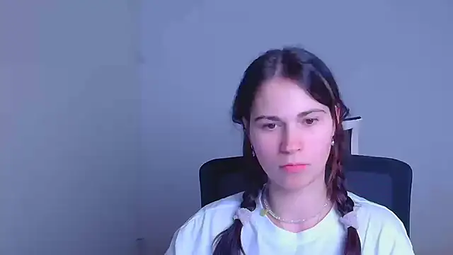 Snapshot of Loon_Amore chatting on January 29, 11:04 pm Loon Amore online show from January 29, 11:04 pm