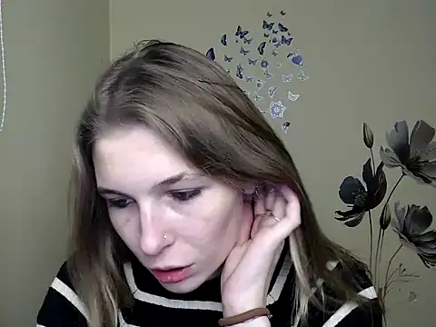 Snapshot of StrangerGi chatting on December 13, 7:10 pm StrangerGi online show from December 13, 7:10 pm