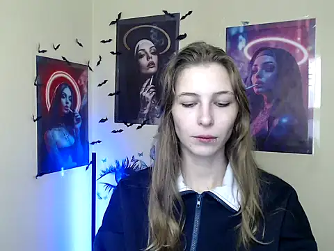 Snapshot of StrangerGi chatting on November 5, 6:57 am StrangerGi online show from November 5, 6:57 am