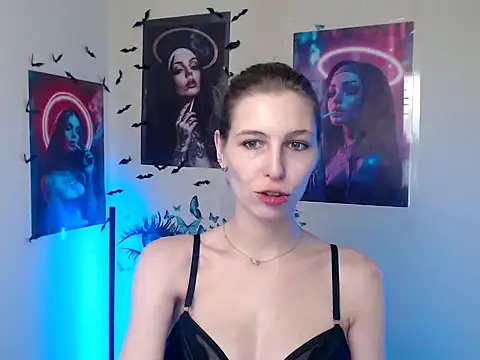 Snapshot of StrangerGi chatting on November 11, 1:00 pm StrangerGi online show from November 11, 1:00 pm