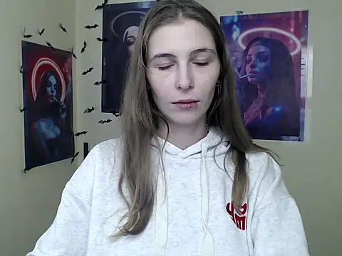 Snapshot of StrangerGi chatting on November 28, 7:11 am StrangerGi online show from November 28, 7:11 am