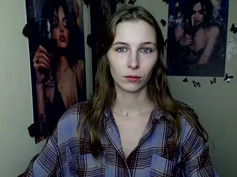 Snapshot of StrangerGi chatting on December 3, 12:58 pm StrangerGi online show from December 3, 12:58 pm