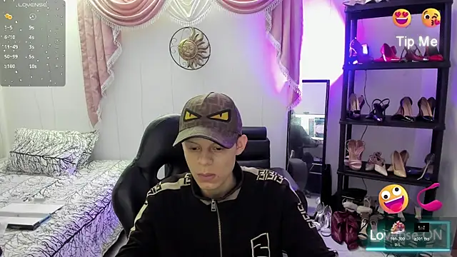 Matthew Boy  online show from November 19, 4:45 am