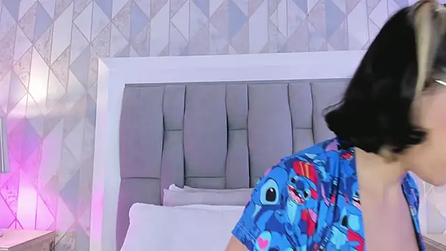 Snapshot of anais_cooper chatting on March 1, 11:39 am anais cooper online show from March 1, 11:39 am