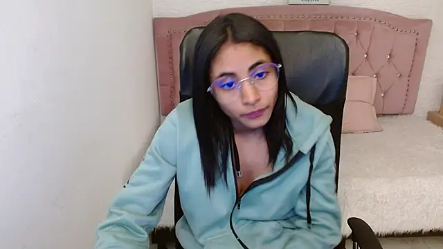 shaneelle online show from February 1, 6:21 am