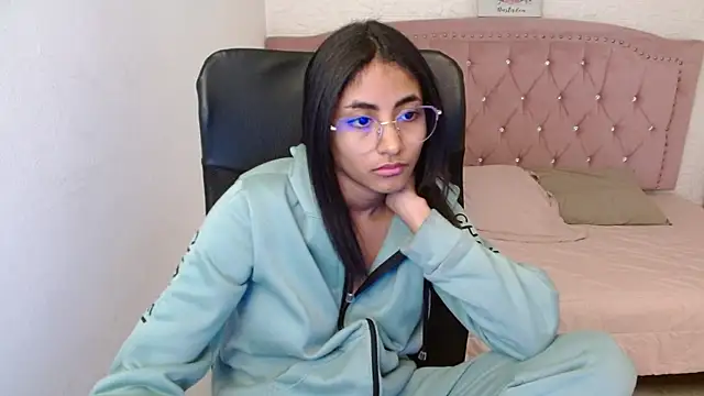 shaneelle online show from February 18, 6:15 am