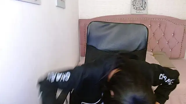 shaneelle online show from February 22, 6:06 am