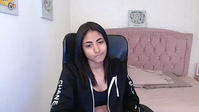 shaneelle online show from February 26, 3:10 am