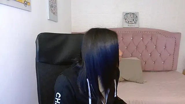 shaneelle online show from March 12, 3:02 am