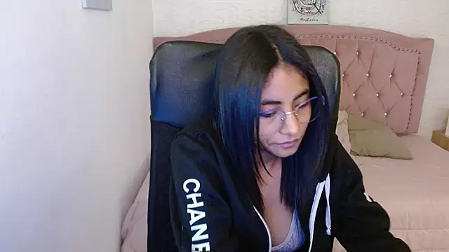 shaneelle online show from March 21, 6:05 am