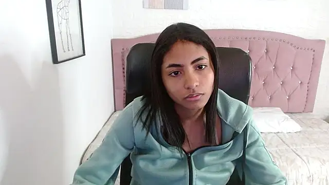 shaneelle online show from October 15, 3:17 am