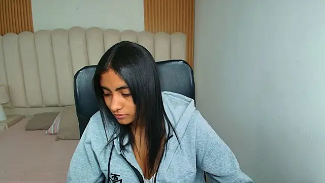 shaneelle online show from February 9, 3:10 am