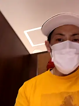 Snapshot of RYOTA8888888888 chatting on January 22, 6:52 am RYOTA8888888888 online show from January 22, 6:52 am