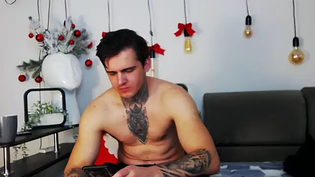 Snapshot of CarterCole chatting on December 28, 7:44 am CarterCole online show from December 28, 7:44 am