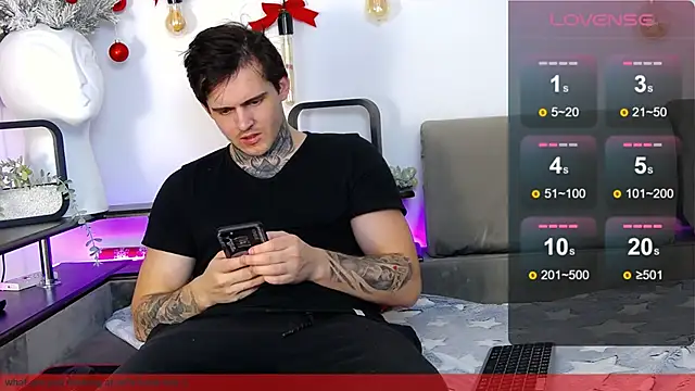 Snapshot of CarterCole chatting on December 28, 1:49 pm CarterCole online show from December 28, 1:49 pm