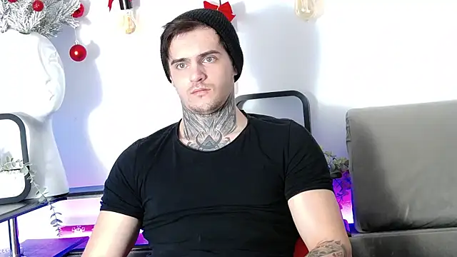 Snapshot of CarterCole chatting on January 4, 7:03 am CarterCole online show from January 4, 7:03 am