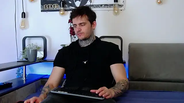 Snapshot of CarterCole chatting on March 6, 1:35 pm CarterCole online show from March 6, 1:35 pm