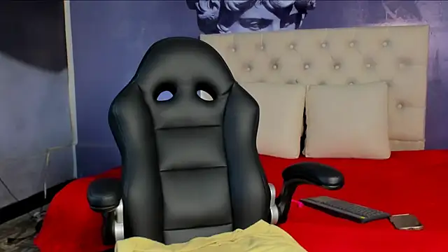 Snapshot of lola_red95 chatting on February 15, 7:39 pm lola red95 online show from February 15, 7:39 pm