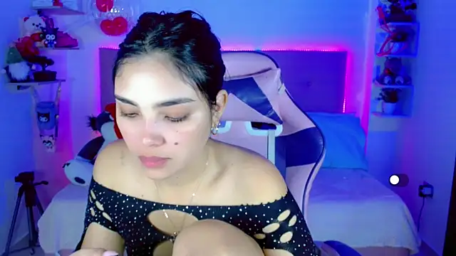 Kylie brokee online show from December 18, 9:08 pm