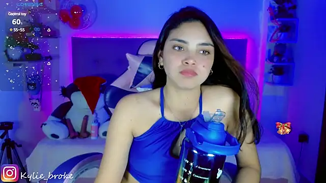 Kylie brokee online show from December 20, 3:14 am