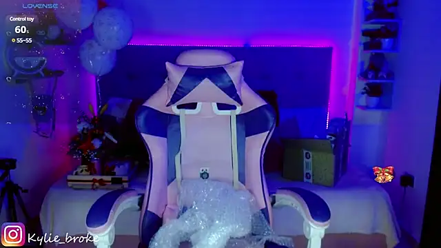 Kylie brokee online show from December 21, 12:09 am