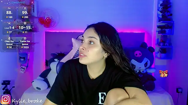 Kylie brokee online show from December 21, 9:04 pm