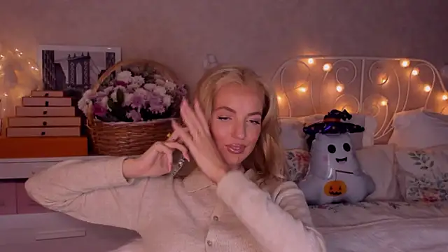 aestetick online show from October 18, 3:46 pm