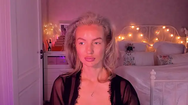 aestetick online show from November 17, 8:20 am