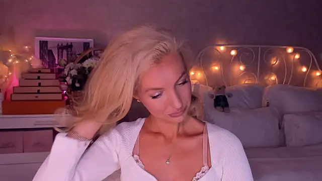 aestetick online show from December 18, 9:26 am