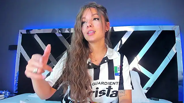 AmmyJones  online show from April 20, 7:15 pm