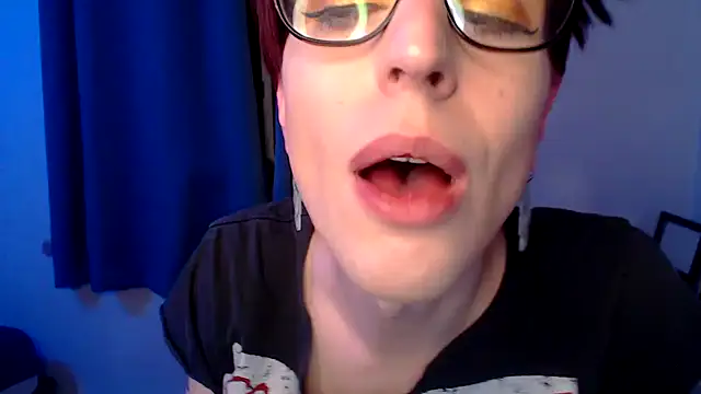 Snapshot of RyffBurnz chatting on January 12, 5:24 am RyffBurnz online show from January 12, 5:24 am