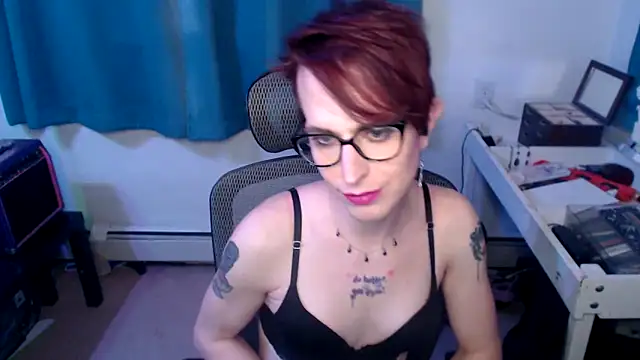 Snapshot of RyffBurnz chatting on March 7, 6:02 am RyffBurnz online show from March 7, 6:02 am