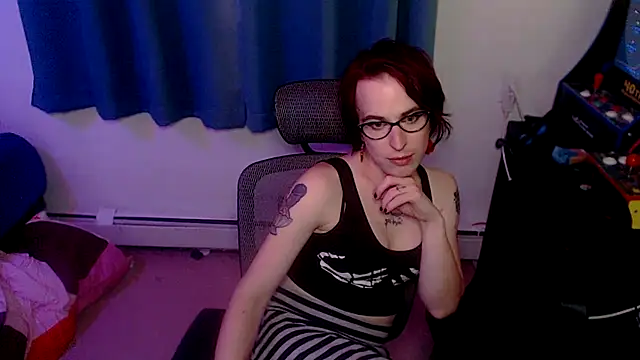 Snapshot of RyffBurnz chatting on October 9, 4:21 am RyffBurnz online show from October 9, 4:21 am