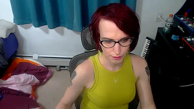 Snapshot of RyffBurnz chatting on October 15, 4:29 pm RyffBurnz online show from October 15, 4:29 pm