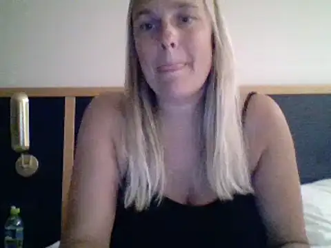 Snapshot of scrummymummy2 chatting on October 25, 7:41 pm scrummymummy2 online show from October 25, 7:41 pm
