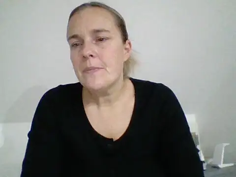 Snapshot of scrummymummy2 chatting on December 3, 8:18 pm scrummymummy2 online show from December 3, 8:18 pm