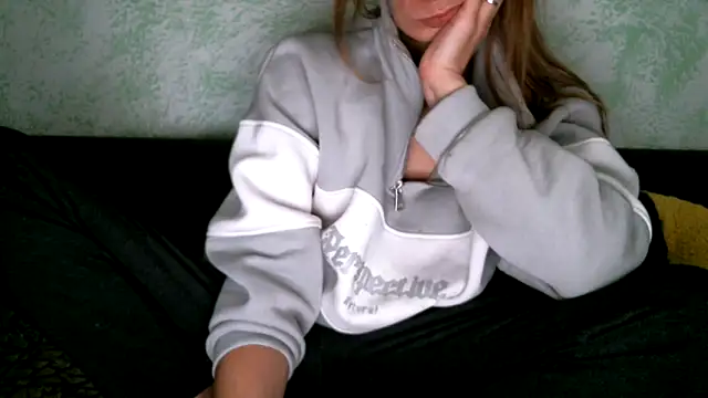 Snapshot of DennisXCaroll chatting on February 15, 10:31 pm DennisXCaroll online show from February 15, 10:31 pm