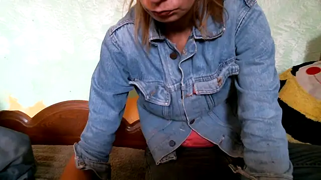 Snapshot of DennisXCaroll chatting on October 17, 7:11 am DennisXCaroll online show from October 17, 7:11 am