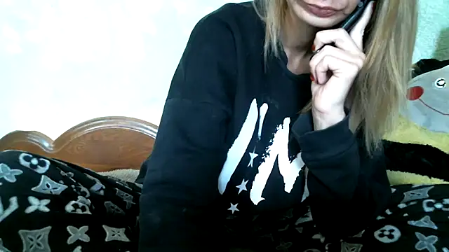 Snapshot of DennisXCaroll chatting on October 18, 6:48 am DennisXCaroll online show from October 18, 6:48 am