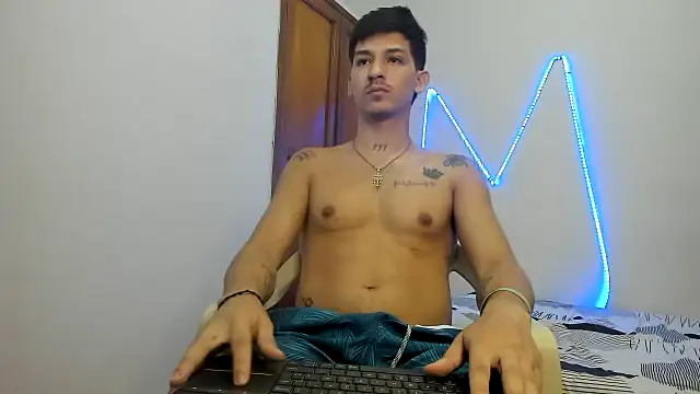 Snapshot of MasterSEX420 chatting on November 6, 12:28 pm MasterSEX420 online show from November 6, 12:28 pm