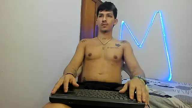 Snapshot of MasterSEX420 chatting on November 8, 11:54 am MasterSEX420 online show from November 8, 11:54 am