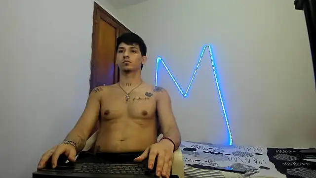 Snapshot of MasterSEX420 chatting on November 13, 3:55 pm MasterSEX420 online show from November 13, 3:55 pm