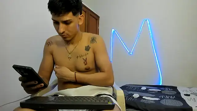 Snapshot of MasterSEX420 chatting on November 22, 8:52 pm MasterSEX420 online show from November 22, 8:52 pm