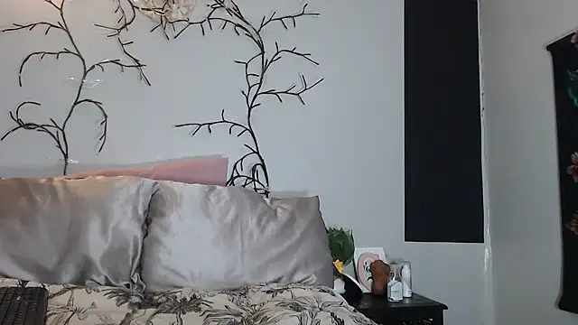 Snapshot of FRUITOFEDEN01 chatting on January 23, 11:26 am FRUITOFEDEN01 online show from January 23, 11:26 am