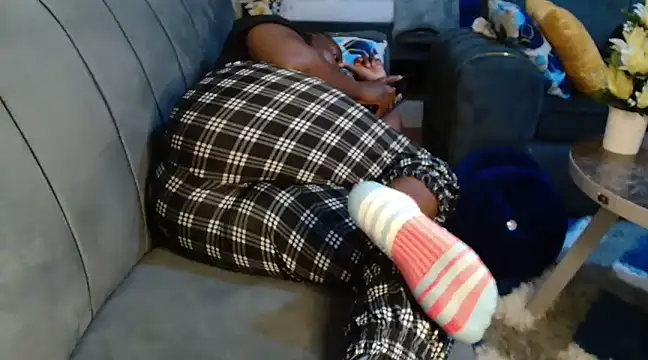 Snapshot of leslysexygirl chatting on March 22, 11:21 am leslysexygirl online show from March 22, 11:21 am