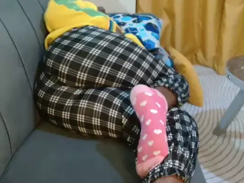 Snapshot of leslysexygirl chatting on October 28, 5:22 am leslysexygirl online show from October 28, 5:22 am