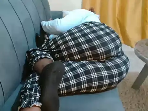 Snapshot of leslysexygirl chatting on November 24, 8:19 pm leslysexygirl online show from November 24, 8:19 pm