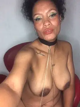 Snapshot of AdelaHaneix chatting on February 23, 10:53 pm AdelaHaneix online show from February 23, 10:53 pm